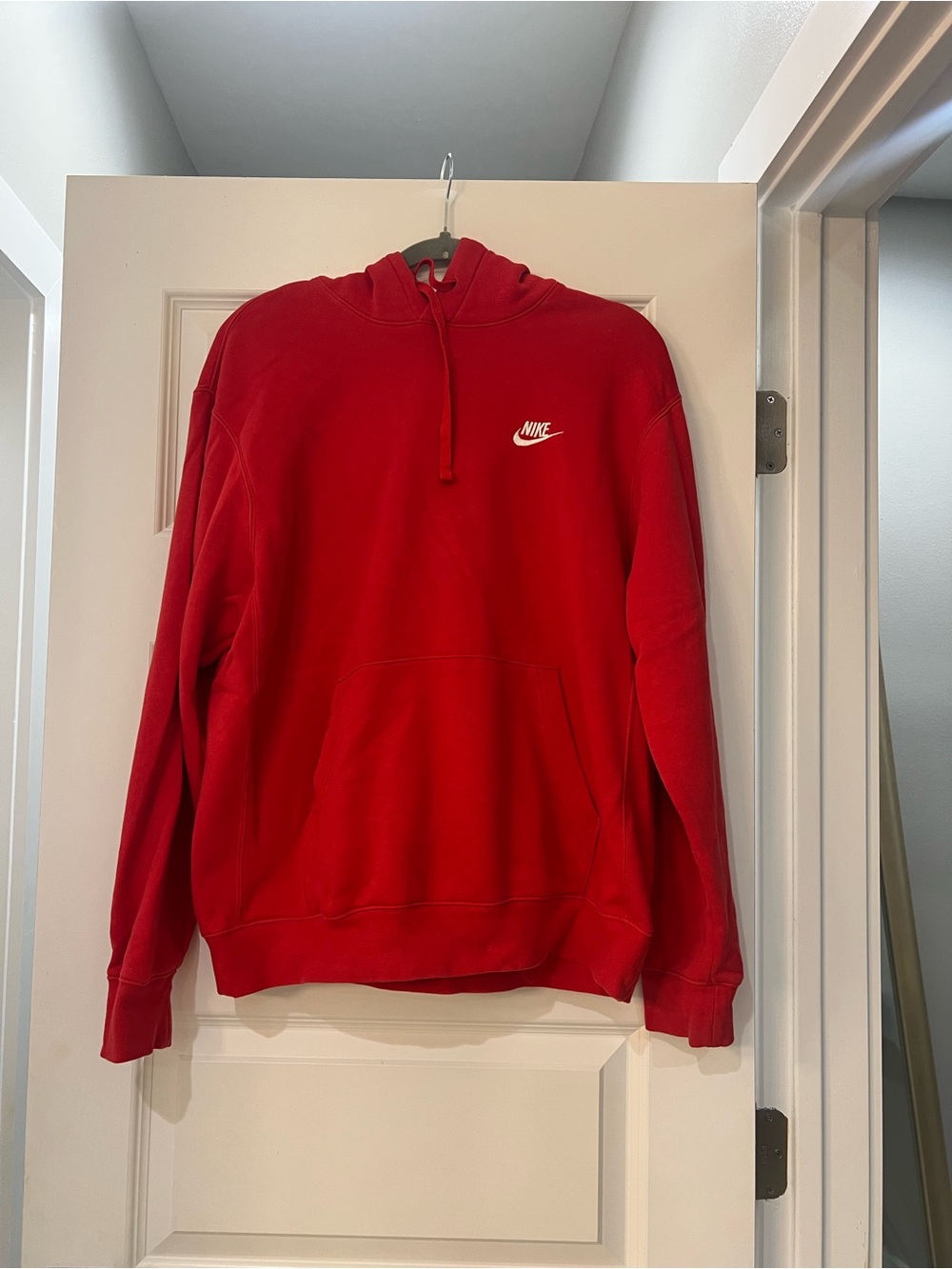 Nike Sportswear Red Pullover Hoodie Medium Embroidered Swoosh Logo Fleece